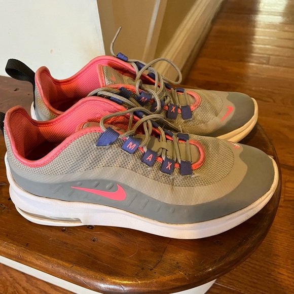 Nike Air Max Axis in grey size 5 - Picture 3 of 11